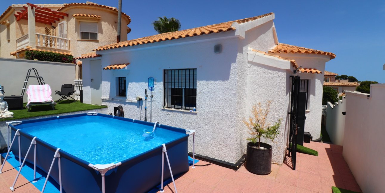 Resale - Villa -
Orihuela Costa - Villamartin