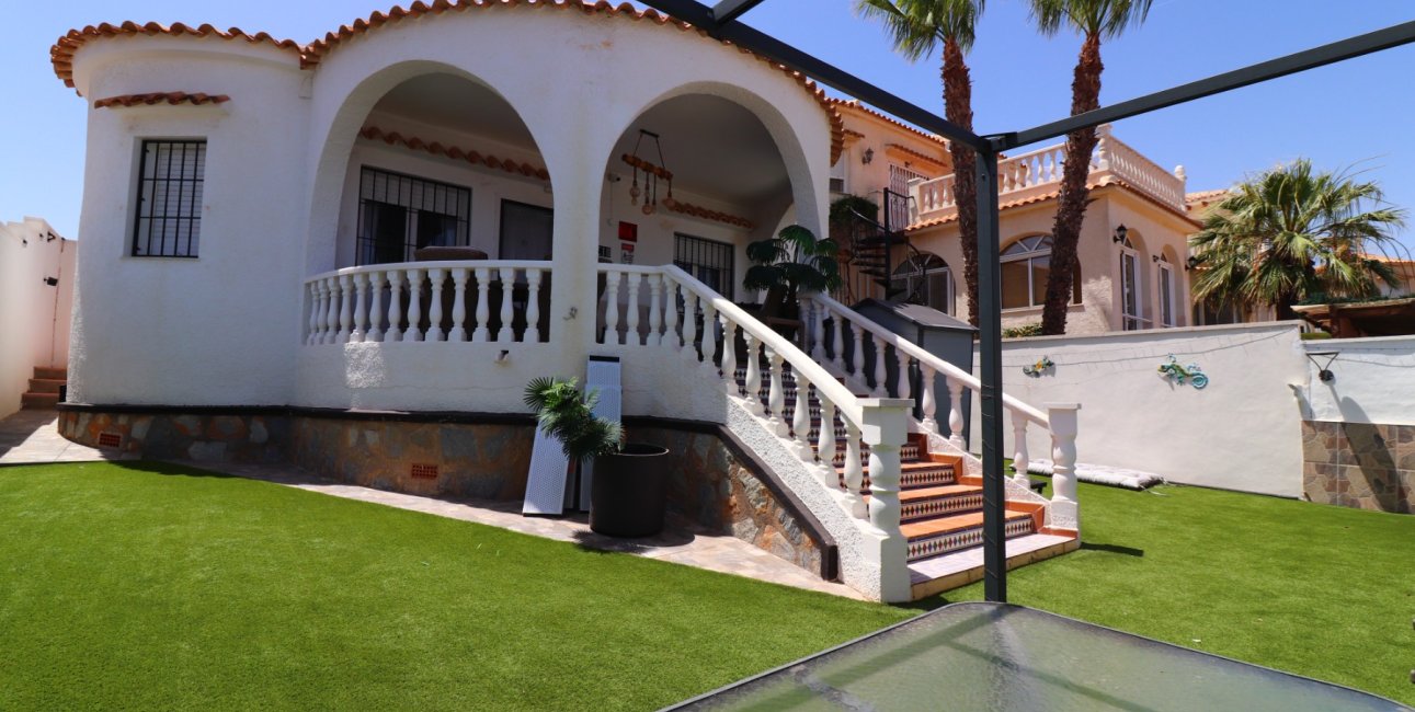 Resale - Villa -
Orihuela Costa - Villamartin