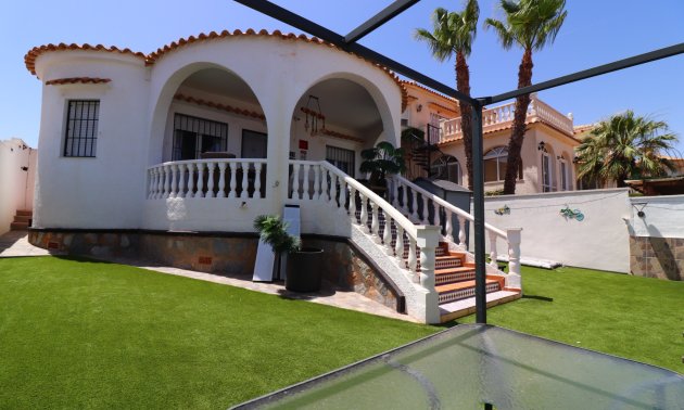 Resale - Villa -
Orihuela Costa - Villamartin