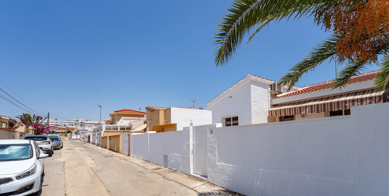 Resale - Bungalow -
Ciudad Quesada - Altos de Quesada
