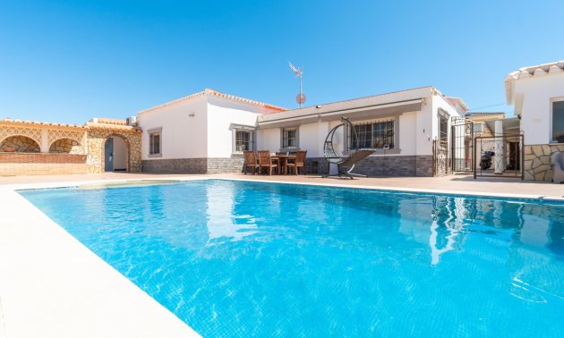 Resale - Villa -
Torrevieja - Torreta florida