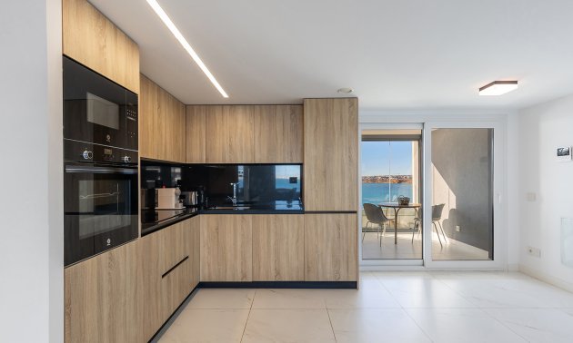 Resale - Apartment / flat -
Torrevieja - Punta prima