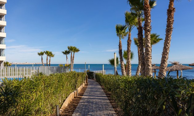 Resale - Apartment / flat -
Torrevieja - Punta prima