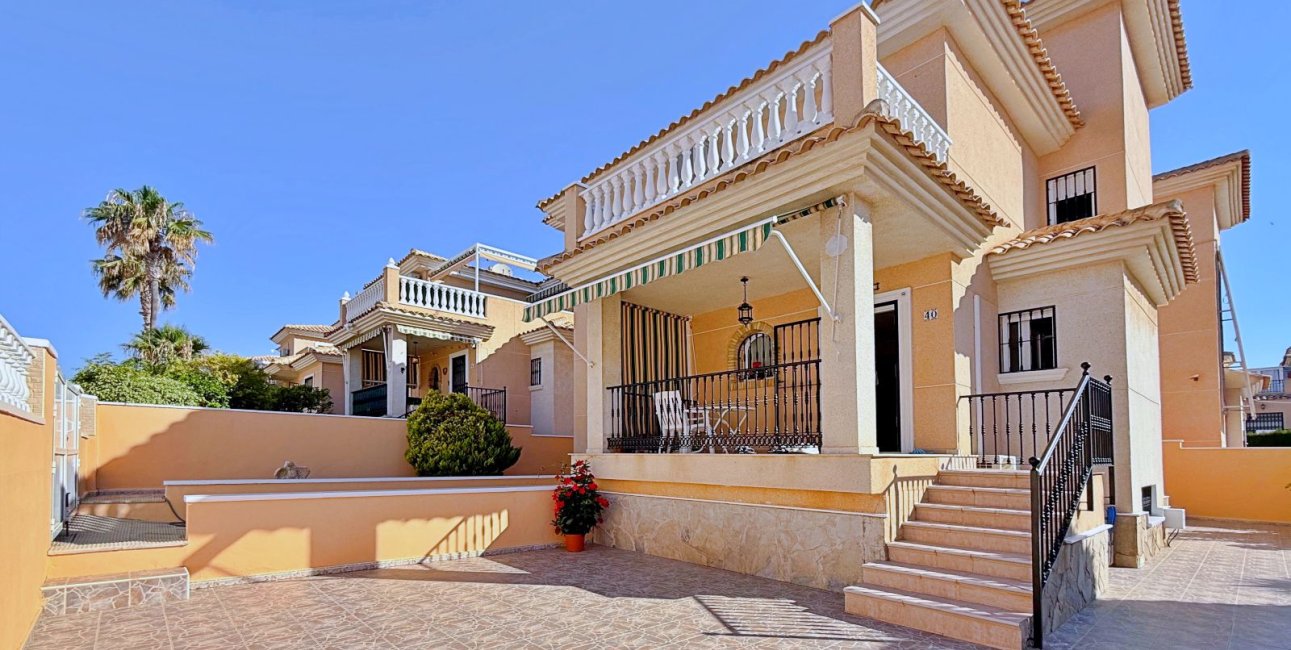 Resale - Villa -
Orihuela - Orihuela Costa