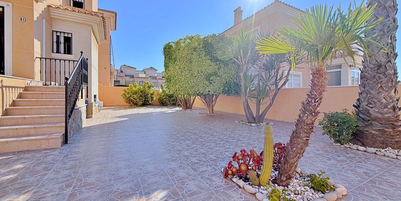 Resale - Villa -
Orihuela - Orihuela Costa