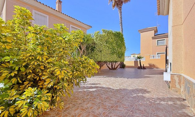 Resale - Villa -
Orihuela - Orihuela Costa