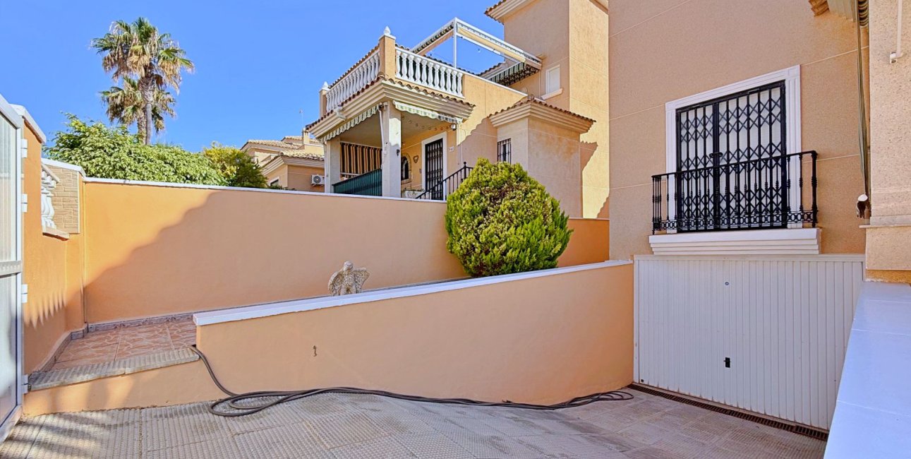 Resale - Villa -
Orihuela - Orihuela Costa