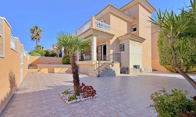 Resale - Villa -
Orihuela - Orihuela Costa