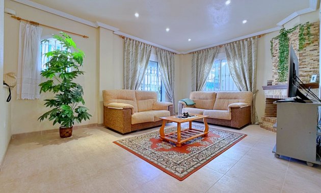 Resale - Villa -
Orihuela - Orihuela Costa
