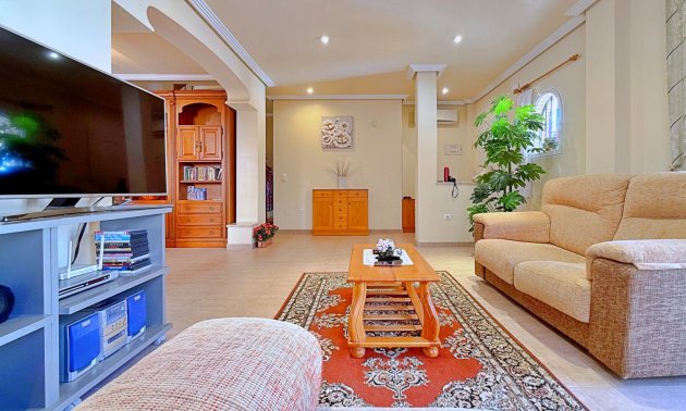 Resale - Villa -
Orihuela - Orihuela Costa
