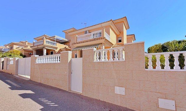Resale - Villa -
Orihuela - Orihuela Costa