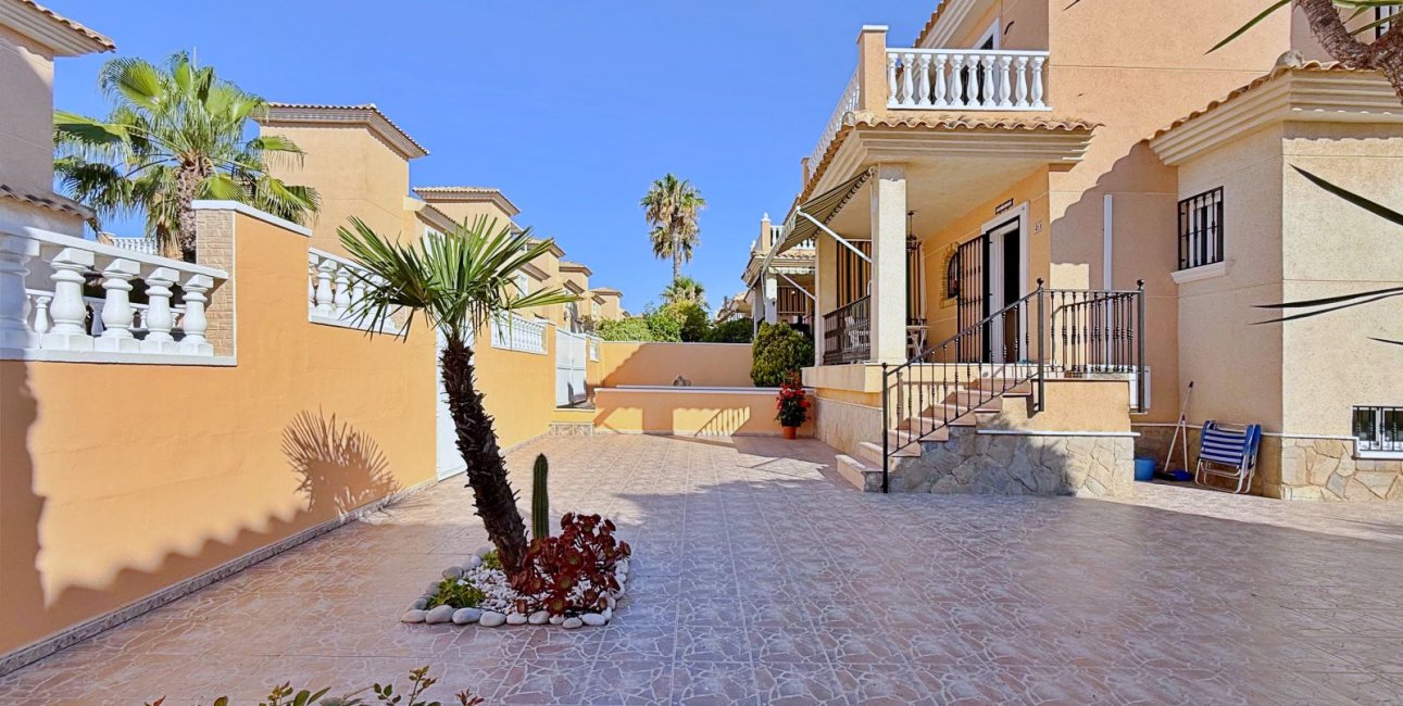 Rynek wtórny - Willa -
Orihuela Costa - Punta Prima