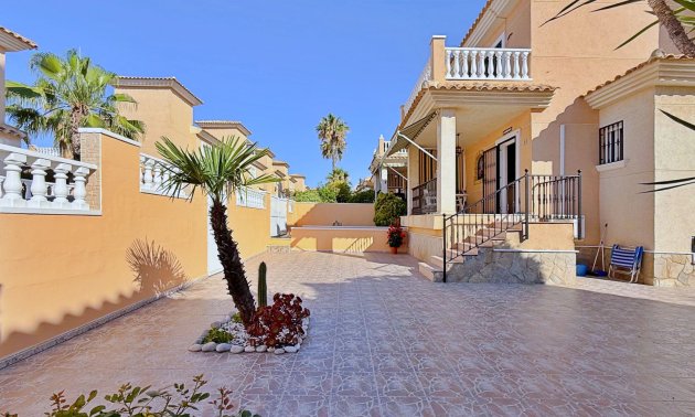 Rynek wtórny - Willa -
Orihuela Costa - Punta Prima