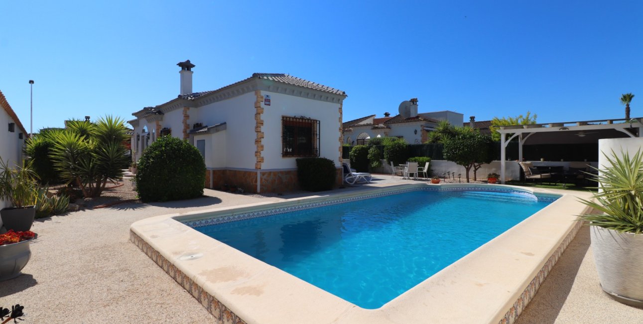 Resale - Villa -
Formentera del Segura - Fincas de La Vega