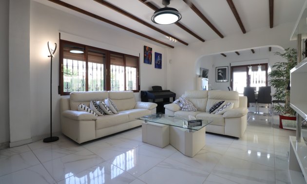 Resale - Villa -
Formentera del Segura - Fincas de La Vega