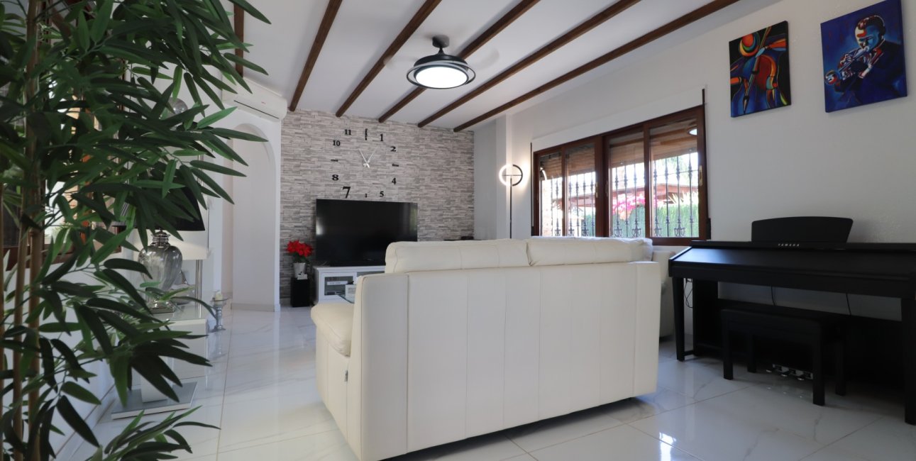 Resale - Villa -
Formentera del Segura - Fincas de La Vega