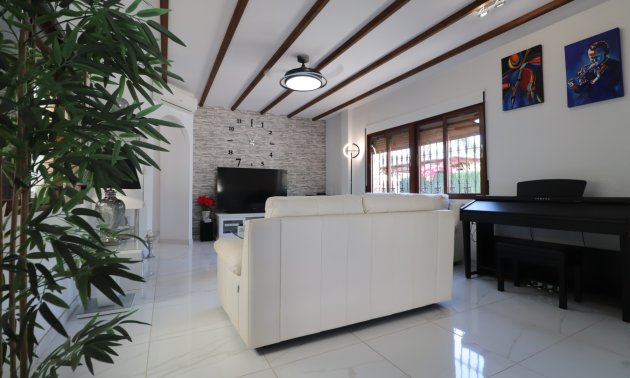 Resale - Villa -
Formentera del Segura - Fincas de La Vega