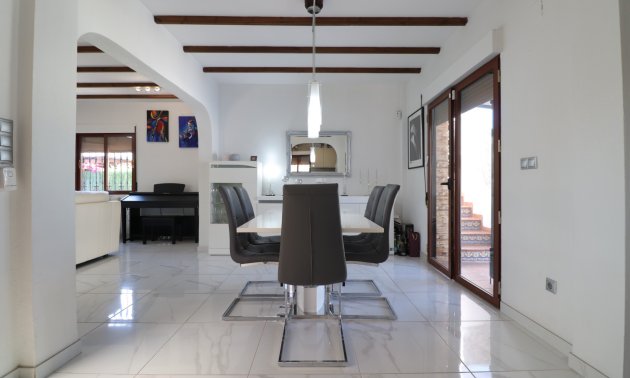 Resale - Villa -
Formentera del Segura - Fincas de La Vega