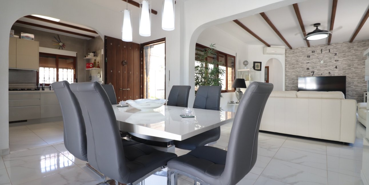 Resale - Villa -
Formentera del Segura - Fincas de La Vega