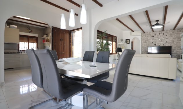 Resale - Villa -
Formentera del Segura - Fincas de La Vega