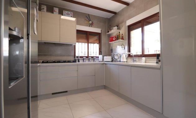 Resale - Villa -
Formentera del Segura - Fincas de La Vega