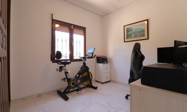 Resale - Villa -
Formentera del Segura - Fincas de La Vega