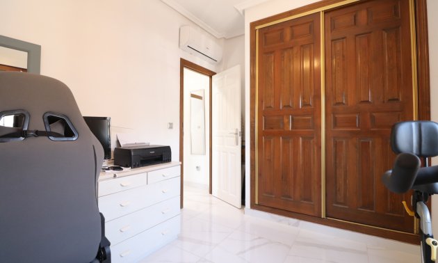 Resale - Villa -
Formentera del Segura - Fincas de La Vega