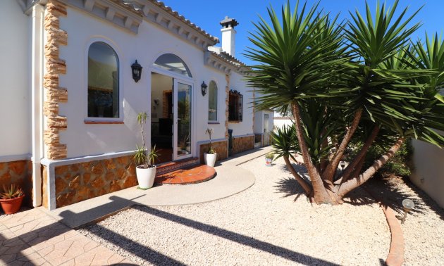 Resale - Villa -
Formentera del Segura - Fincas de La Vega