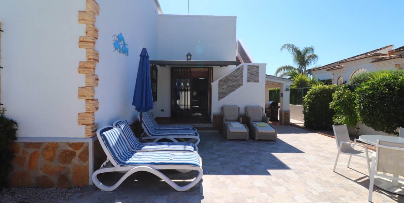 Resale - Villa -
Formentera del Segura - Fincas de La Vega