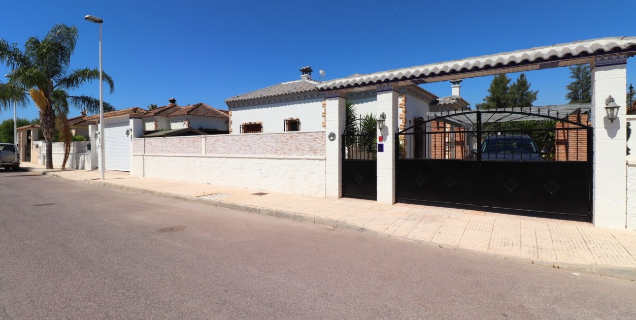 Resale - Villa -
Formentera del Segura - Fincas de La Vega