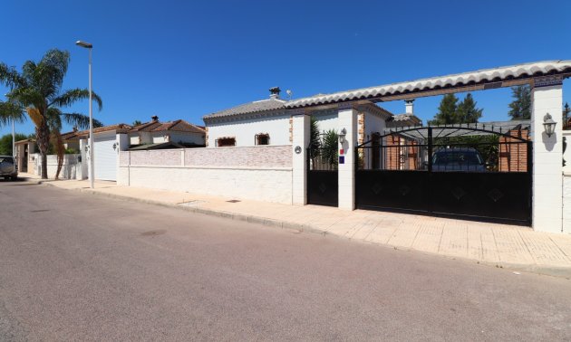 Resale - Villa -
Formentera del Segura - Fincas de La Vega