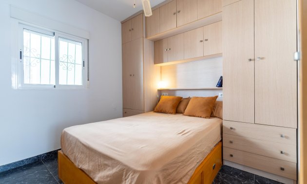 Resale - Apartment / flat -
Torrevieja - Playa Los Naufragos