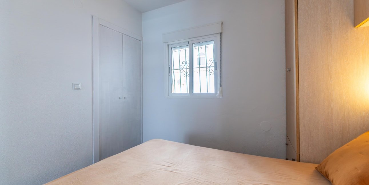 Resale - Apartment / flat -
Torrevieja - Playa Los Naufragos