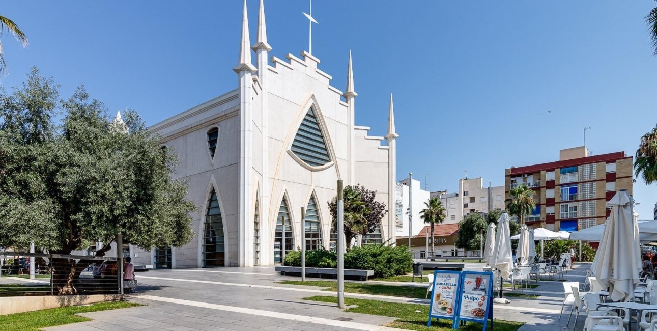 Rynek wtórny - Nauka -
Torrevieja - Centro