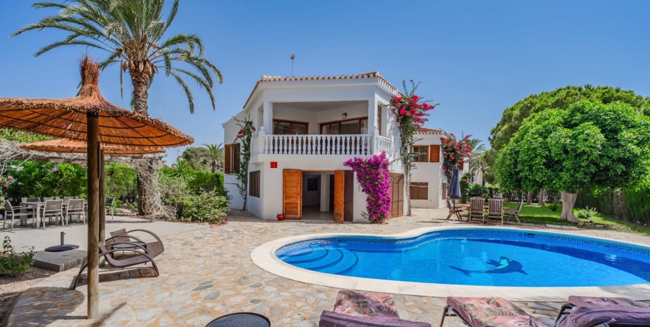 Resale - Villa -
Orihuela Costa - Cabo Roig
