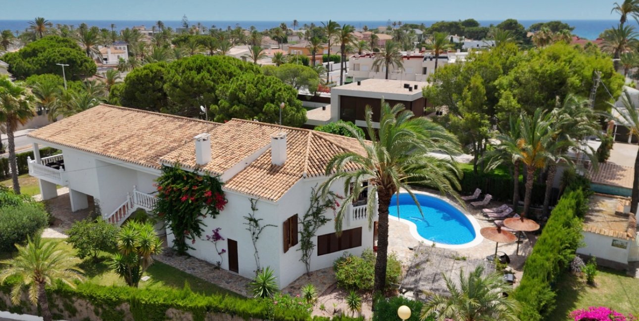 Resale - Villa -
Orihuela Costa - Cabo Roig