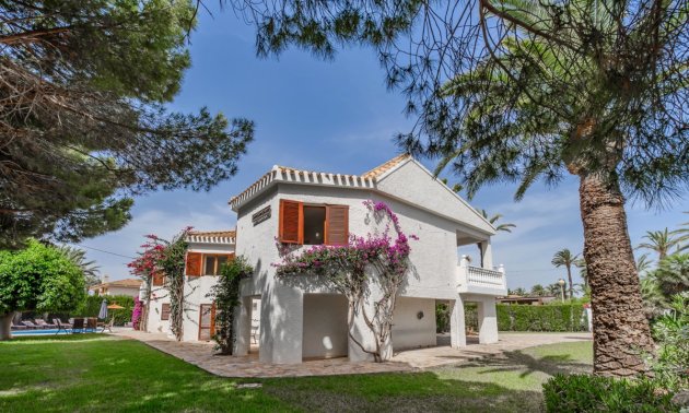 Resale - Villa -
Orihuela Costa - Cabo Roig