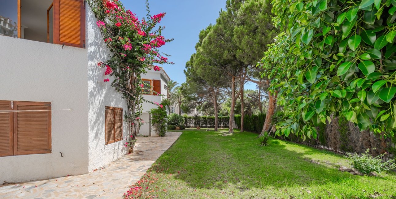 Resale - Villa -
Orihuela Costa - Cabo Roig