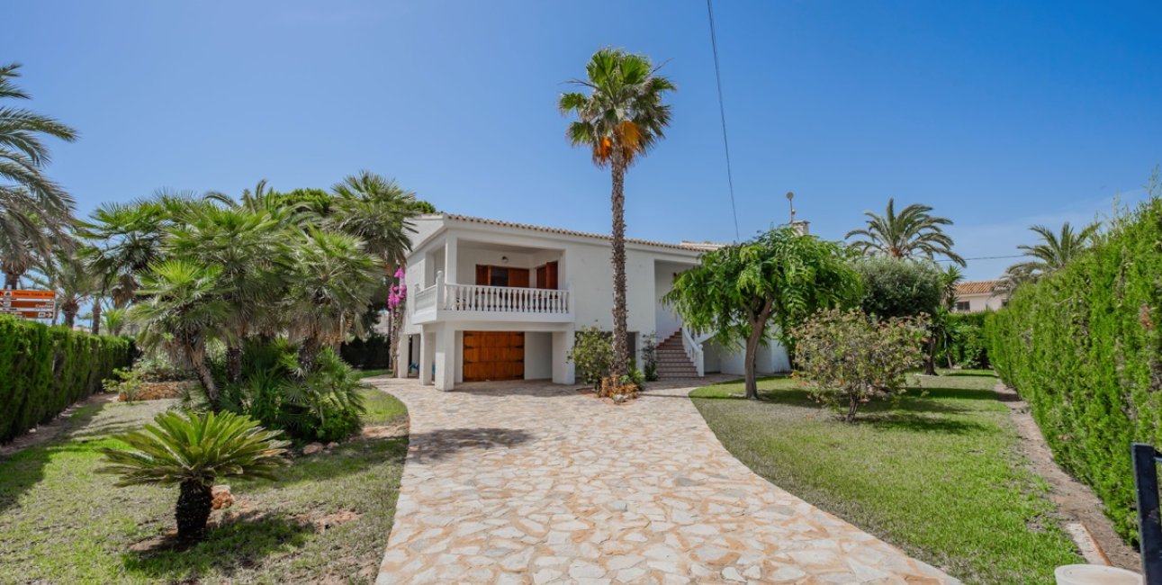 Resale - Villa -
Orihuela Costa - Cabo Roig