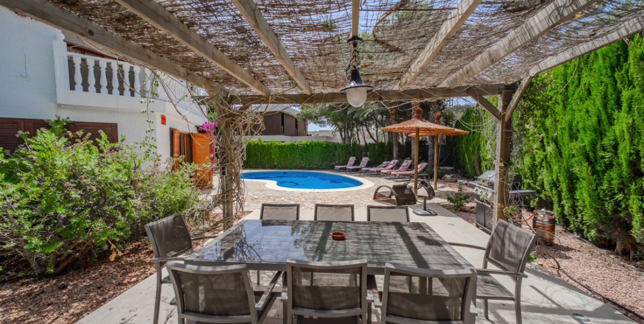 Resale - Villa -
Orihuela Costa - Cabo Roig