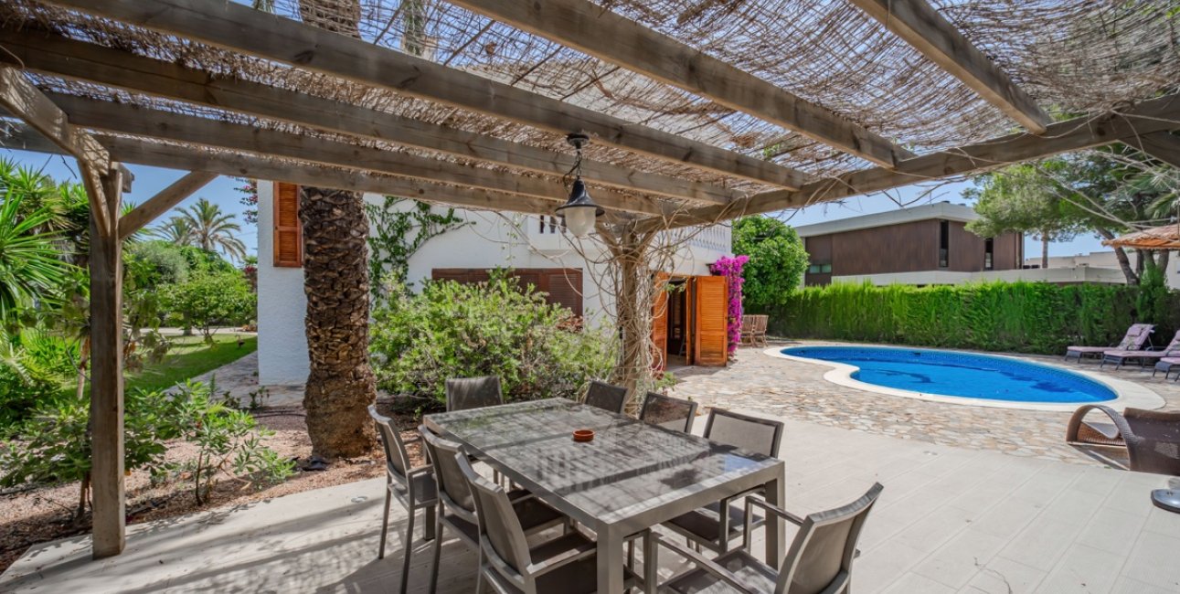 Resale - Villa -
Orihuela Costa - Cabo Roig