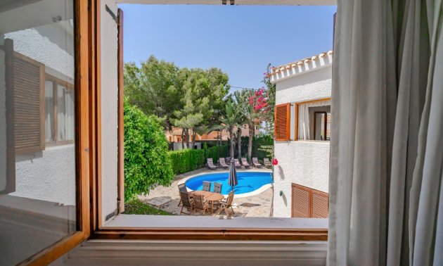 Resale - Villa -
Orihuela Costa - Cabo Roig