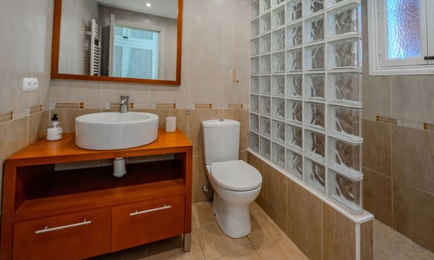 Resale - Villa -
Orihuela Costa - Cabo Roig