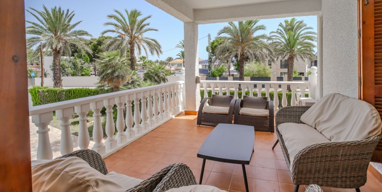 Resale - Villa -
Orihuela Costa - Cabo Roig