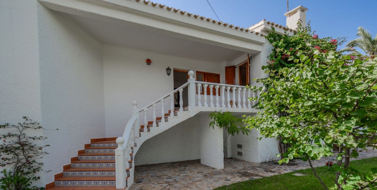 Resale - Villa -
Orihuela Costa - Cabo Roig