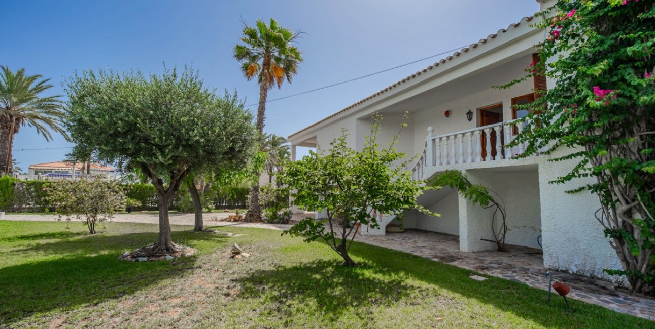Resale - Villa -
Orihuela Costa - Cabo Roig