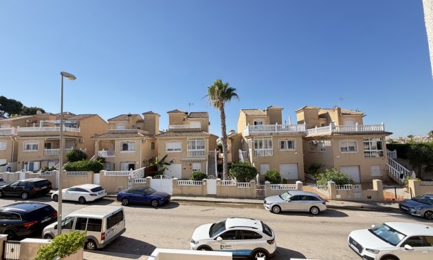 Resale - Apartment / flat -
Orihuela Costa - Villamartin