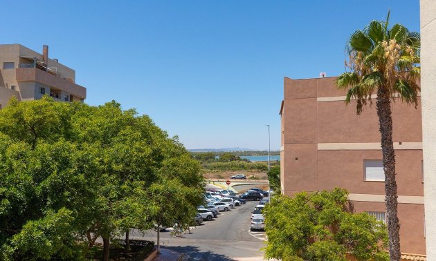 Reventa - Apartamento / piso -
Torrevieja - La Mata