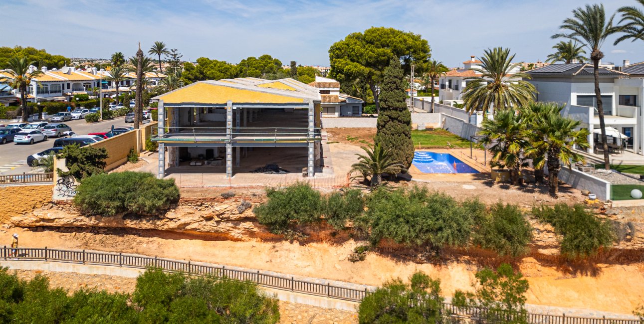Resale - Villa -
Orihuela Costa - Cabo Roig