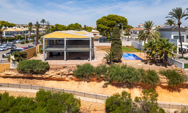 Resale - Villa -
Orihuela Costa - Cabo Roig